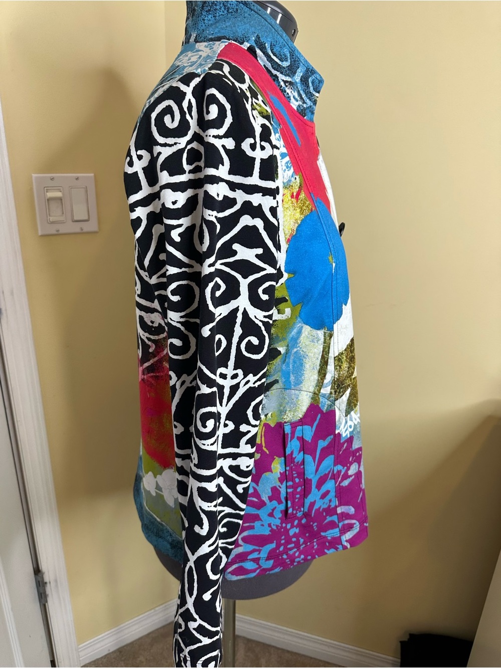 Women's Multicolor Floral Pattern Jacket - Picture 4 of 8